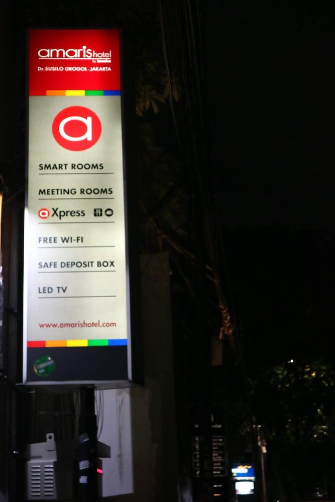Amaris Hotel Dr. Susilo Grogol Джакарта Екстериор снимка